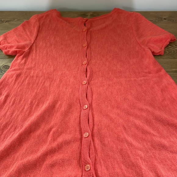 Moth Anthropologie Coral Short Sleeve Shirt w Button Back Detail - Picture 3 of 3